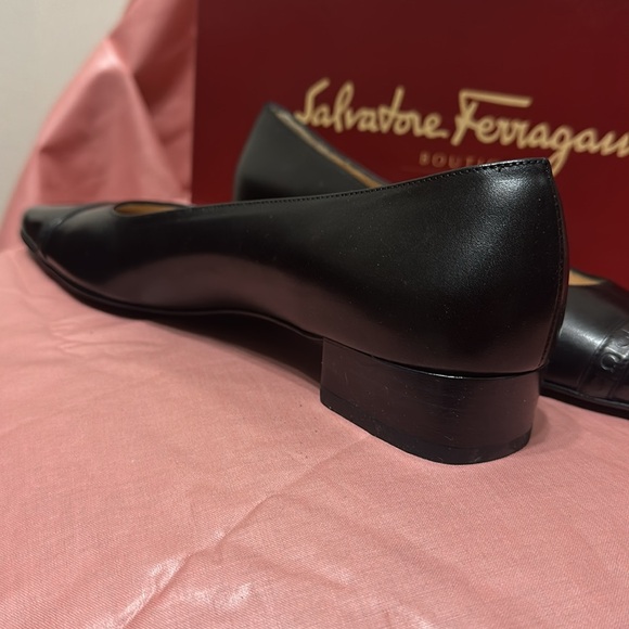 Ladies brand new authentic Salvatore Ferragamo shoes 8 1/2  4A - Picture 4 of 8